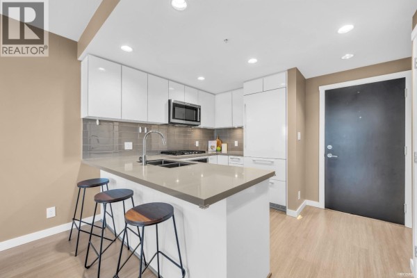 2605 3093 Windsor Gate, Coquitlam, BC V3B0N2 Photo 4