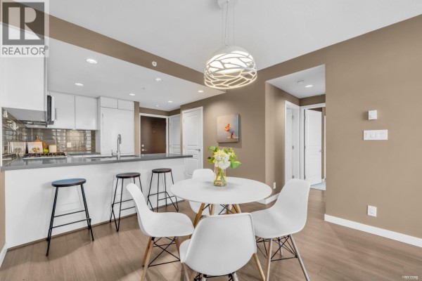 2605 3093 Windsor Gate, Coquitlam, BC V3B0N2 Photo 5
