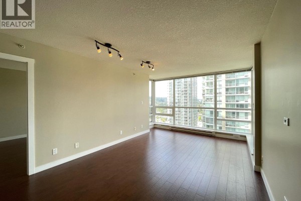 2607 2978 Glen Drive, Coquitlam, BC, photo 3
