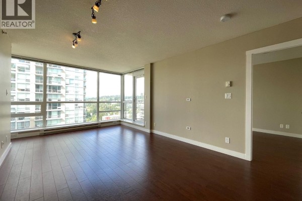 2607 2978 Glen Drive, Coquitlam, BC V3B0C3 Photo 4