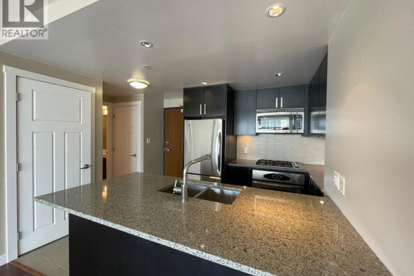 2607 2978 Glen Drive, Coquitlam, BC V3B0C3 Photo 5