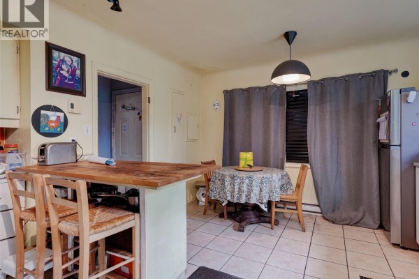 Kitchen - 2607 Shelbourne St, Victoria, BC V8R2Z2 Photo 5