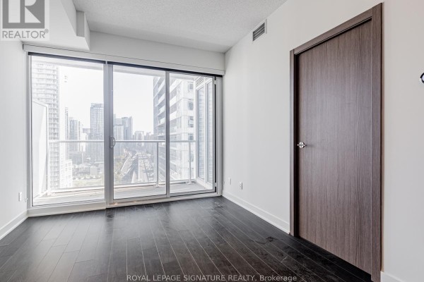 2608 - 19 Bathurst Street, Toronto, ON M5V0N2 Photo 5