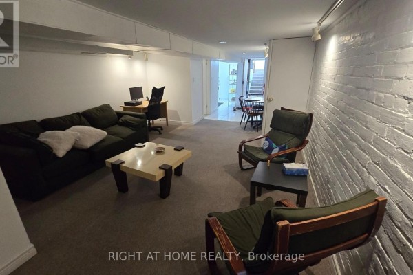 261 Grace Street, Toronto, ON M6G3A7 Photo 3