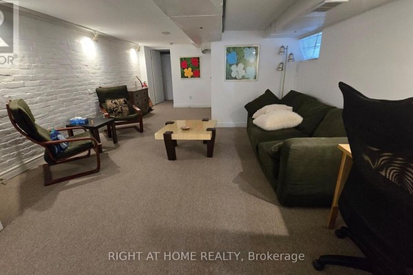 261 Grace Street, Toronto, ON M6G3A7 Photo 4