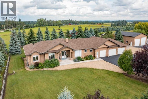 Primary Bedroom - 261066 Township Road 422, Rural Ponoka County, AB T4J1R3 Photo 5