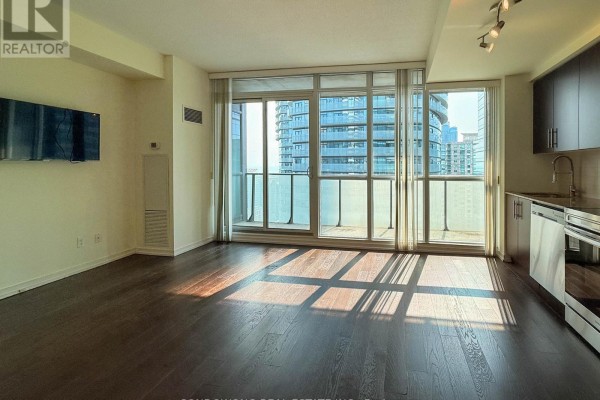 Kitchen - 2611 - 55 Bremner Boulevard, Toronto, ON M5J0A6 Photo 4