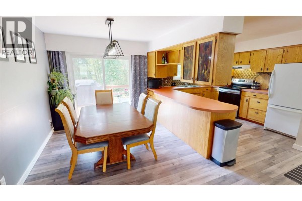 Dining room - 2611 Gook Road, Quesnel, BC V2J4H8 Photo 3