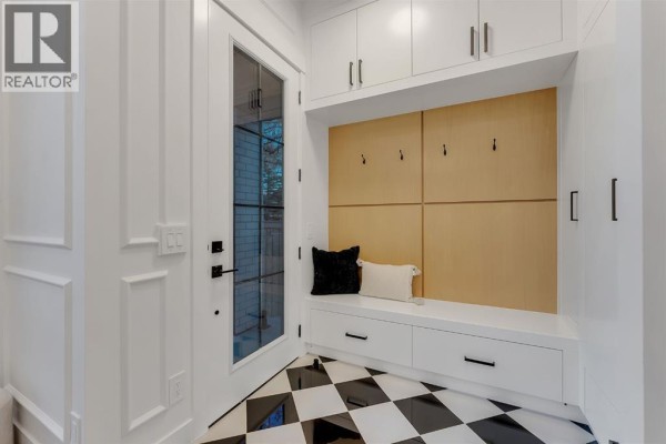 Foyer - 2613 35 Street Sw, Calgary, AB T3E2Y3 Photo 3