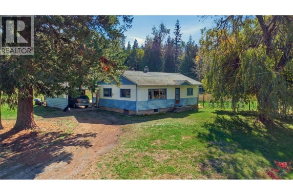 Primary Bedroom - 2613 Lumby Mabel Lake Road, Lumby, BC V0E2G6 Photo 5