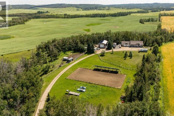 5pc Bathroom - 26139 Highway 595, Rural Red Deer County, AB T4E0T9 Photo 3