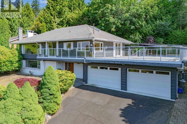 2615 Skilift Place, West Vancouver, BC V7S2T6 Photo 2