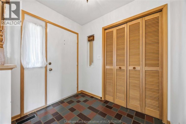 Family room - 26193 St Clair Street, Chatham, ON N7M5J7 Photo 5
