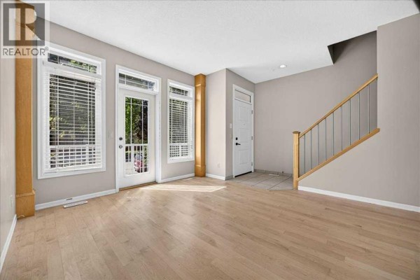 Foyer - 262 21 Avenue Ne, Calgary, AB T2E1S4 Photo 5