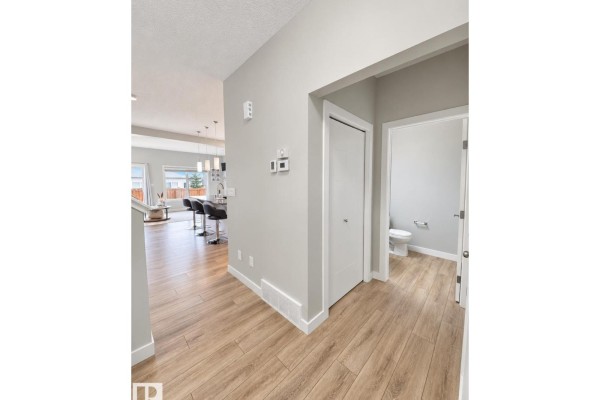 Kitchen - 262 39a Av Nw, Edmonton, AB T6T2K3 Photo 3