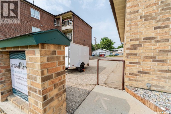 262 Athabasca Street E, Moose Jaw, SK S6H0L5 Photo 4
