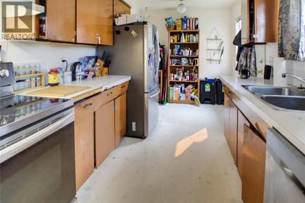 Laundry room - 262 Holly Avenue, Kamloops, BC V2B1M3 Photo 2