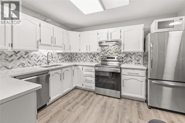 Sunroom - 262 Kinney Avenue Unit# 311, Penticton, BC V2A6R6 Photo 3