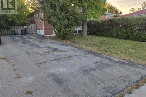 262 Mcconvey Drive, Richmond Hill, ON L4C3K2 Photo 2