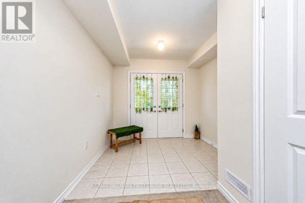 2620 Apricot Lane, Pickering, ON L1X0G8 Photo 5