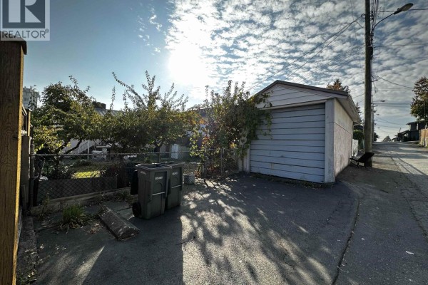 2621 E 8th Avenue, Vancouver, BC V5M1W4 Photo 5