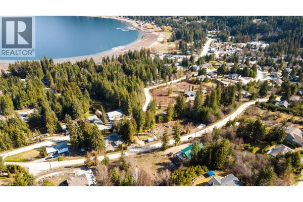 2622 Woodland Place, Blind Bay, BC V0E1H2 Photo 4