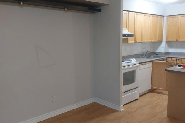 Living room - 2623 - 3888 Duke Of York Boulevard, Mississauga, ON L5B4P5 Photo 3