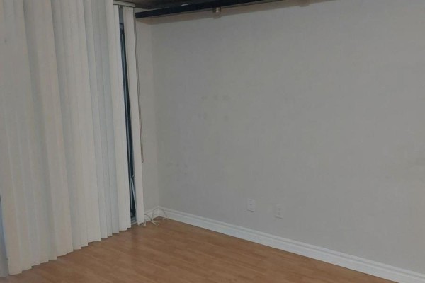 Den - 2623 - 3888 Duke Of York Boulevard, Mississauga, ON L5B4P5 Photo 5