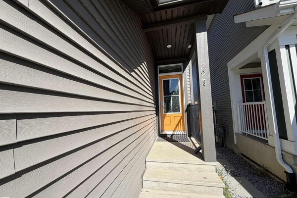 2628 Donaghey Cr Sw, Edmonton, AB, photo 2