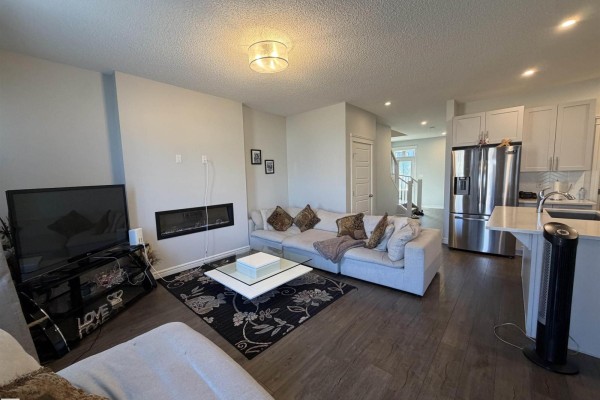 2628 Donaghey Cr Sw, Edmonton, AB, photo 3