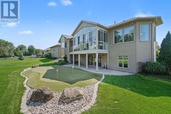 Open living area with modern furniture, dining space, and kitchen access - 263 Georgina Street, Drummond/north Elmsley