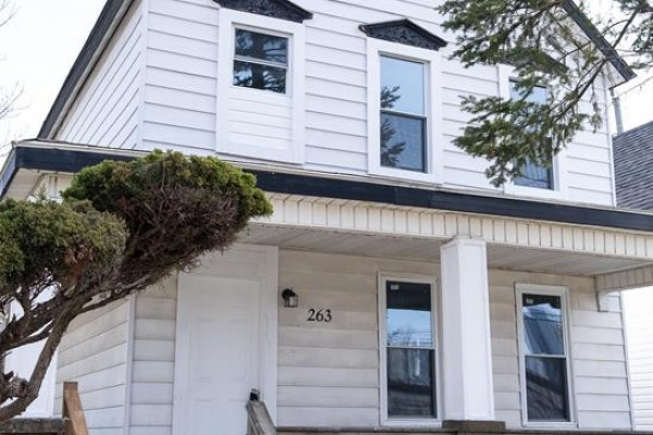 Residential for rent at 263 Tuscarora Unit# Main, Windsor, ON - MLS® XrBGkI