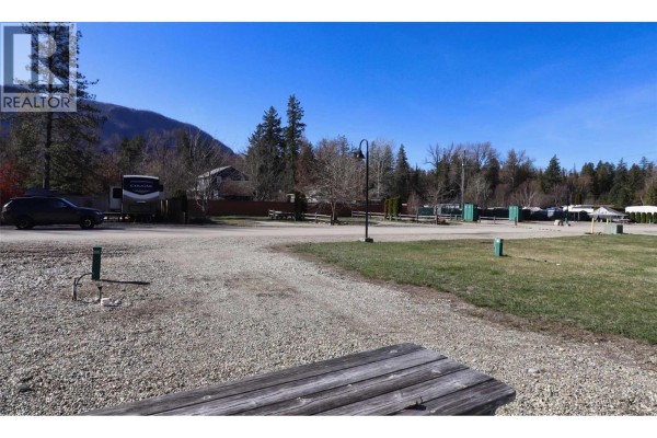 2633 Squilax Anglemont Road Unit# 79, Lee Creek, BC V0E1M4 Photo 5