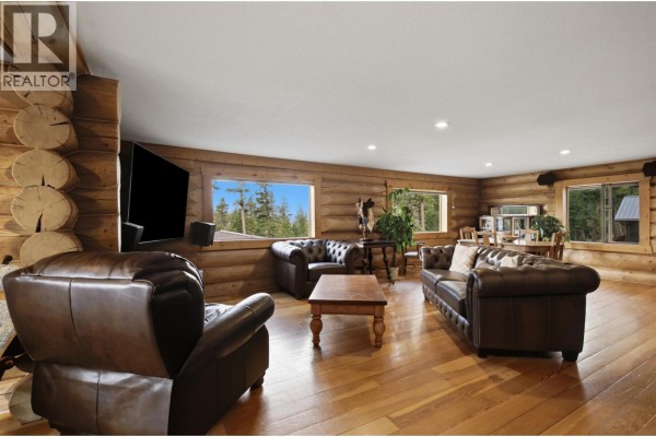 2635 Basaraba Road, Williams Lake, BC, photo 3