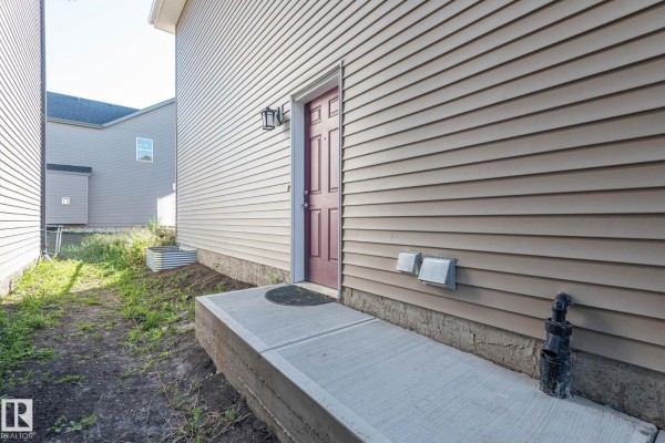 2635 Donaghey Cr Sw, Edmonton, AB, photo 2