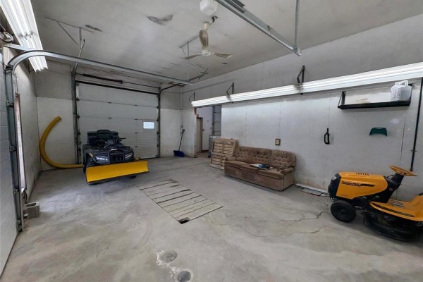 264 11th Avenue, Altona, MB R0G0B0 Photo 4