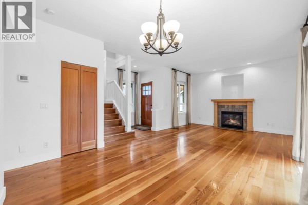 264 Holly Avenue, New Westminster, BC V3M0B3 Photo 5