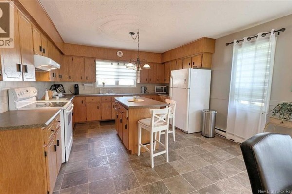 Family room - 264 Rue Allard Street, Caraquet, NB E1W1A6 Photo 3