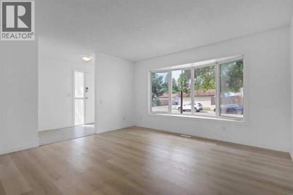 Living room - 264 Templeview Way Ne, Calgary, AB T1Y3Y9 Photo 2