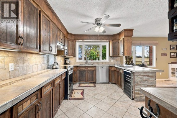 Foyer - 264013 Township Road 433 Township, Rural Ponoka County, AB T4J1R6 Photo 5