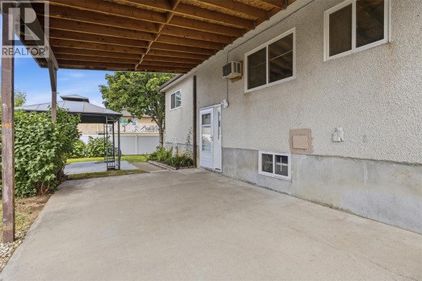 2pc Bathroom - 2641 Young Place, Kamloops, BC V2B8A4 Photo 2
