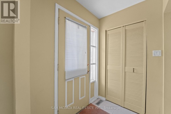 Bedroom 2 - 2644 Altadena Court, Mississauga, ON L5K1G2 Photo 5
