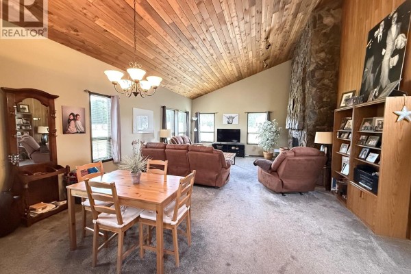 Foyer - 2644 Selkirk Road, Williams Lake, BC V2G4W9 Photo 4