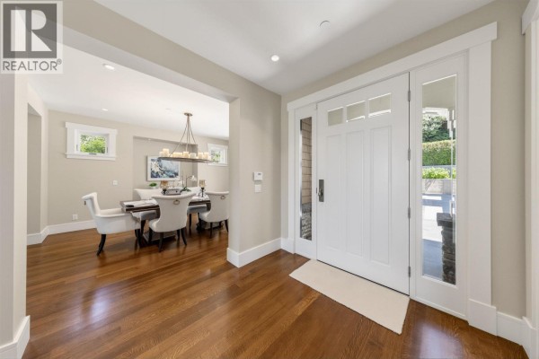 2645 Rosebery Avenue, West Vancouver, BC V7V3A3 Photo 4