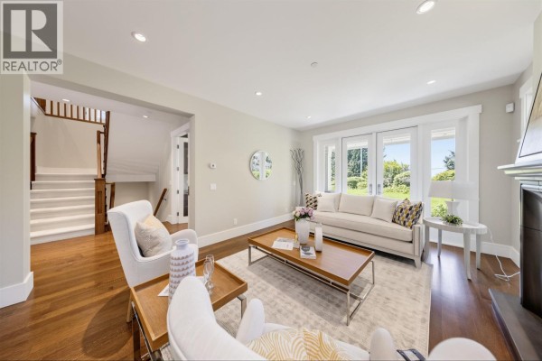 2645 Rosebery Avenue, West Vancouver, BC V7V3A3 Photo 5