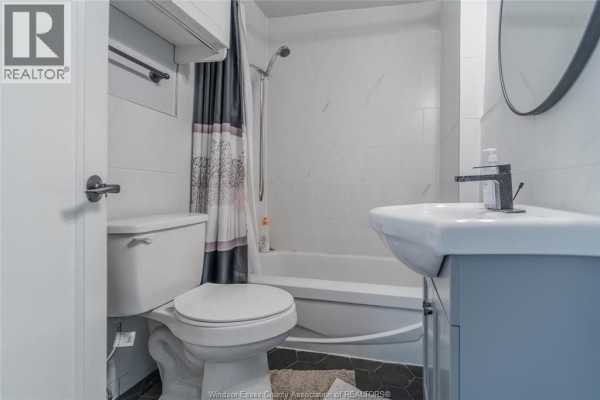 3pc Bathroom - 2647 George, Windsor, ON N8W4M8 Photo 5