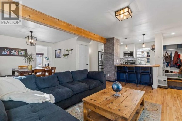 Kitchen - 265 21 Avenue Ne, Calgary, AB T2E1S5 Photo 4
