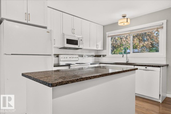 Kitchen - 265 Evergreen St, Sherwood Park, AB T8A1J7 Photo 2