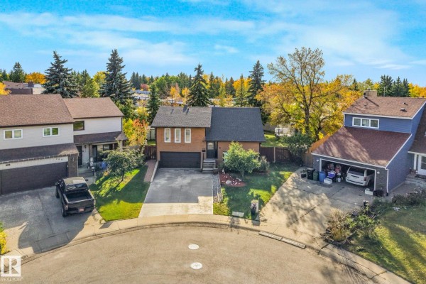 Overhead view of the house and its lot in a suburban neighborhood with colorful autumn trees. - 265 Grand Meadow Cr Nw, Edmonton