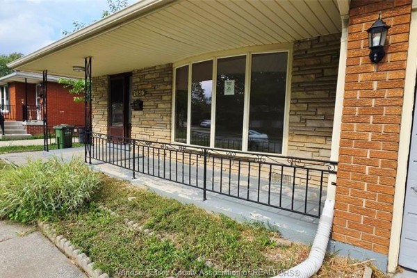 Family room - 2650 Rivard Avenue, Windsor, ON N8T2H5 Photo 3